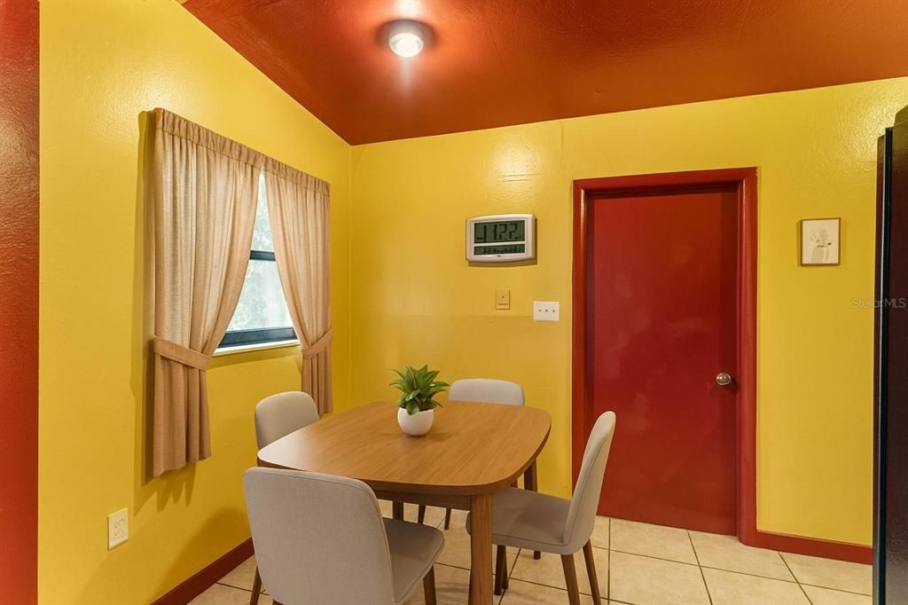 Activo con contrato: $225,000 (3 camas, 1 baños, 840 Pies cuadrados)