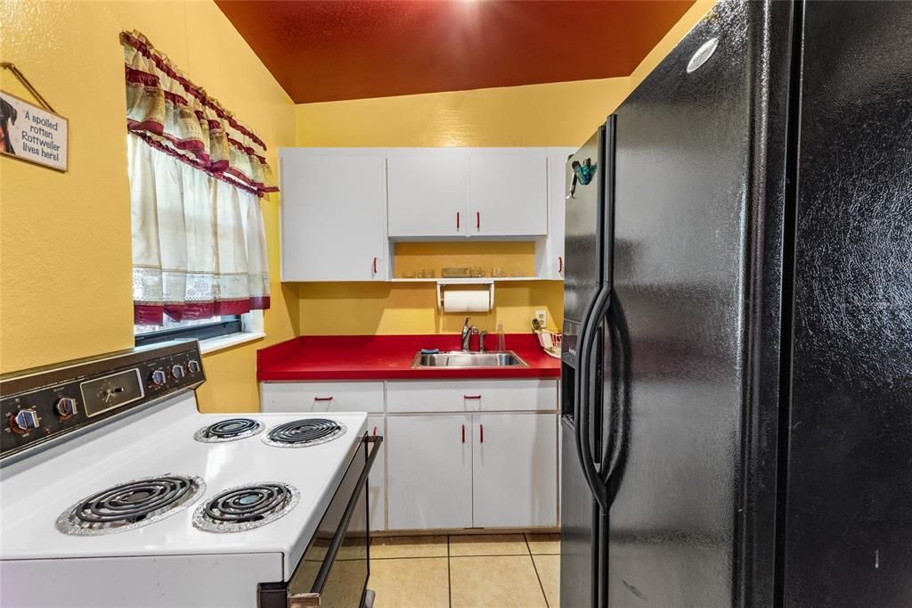 Activo con contrato: $225,000 (3 camas, 1 baños, 840 Pies cuadrados)