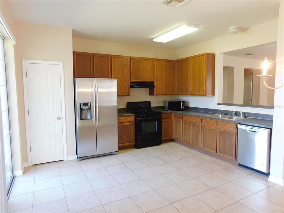 For Rent: $2,250 (3 beds, 2 baths, 1695 Square Feet)