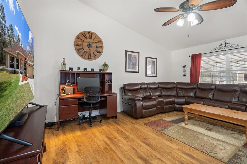 На продажу: $465,000 (3 спален, 2 ванн, 1955 Квадратных фут)