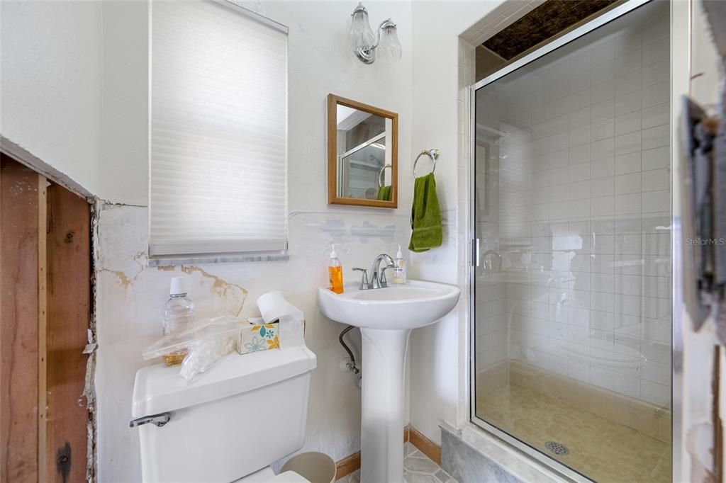 Active With Contract: $1,100,000 (3 beds, 3 baths, 1806 Square Feet)