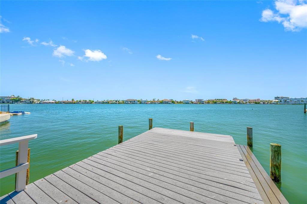 Active With Contract: $1,100,000 (3 beds, 3 baths, 1806 Square Feet)