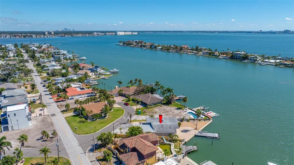 Active With Contract: $1,100,000 (3 beds, 3 baths, 1806 Square Feet)