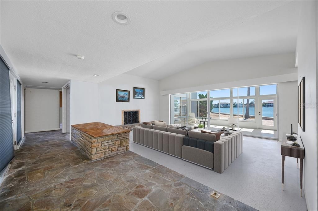 Active With Contract: $1,100,000 (3 beds, 3 baths, 1806 Square Feet)