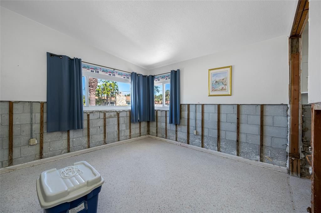 Active With Contract: $1,100,000 (3 beds, 3 baths, 1806 Square Feet)