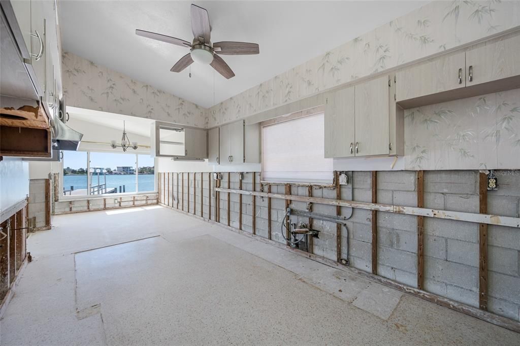 Active With Contract: $1,100,000 (3 beds, 3 baths, 1806 Square Feet)