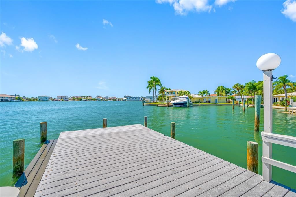 Active With Contract: $1,100,000 (3 beds, 3 baths, 1806 Square Feet)