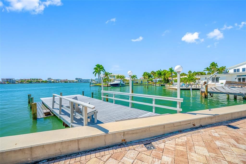 Active With Contract: $1,100,000 (3 beds, 3 baths, 1806 Square Feet)