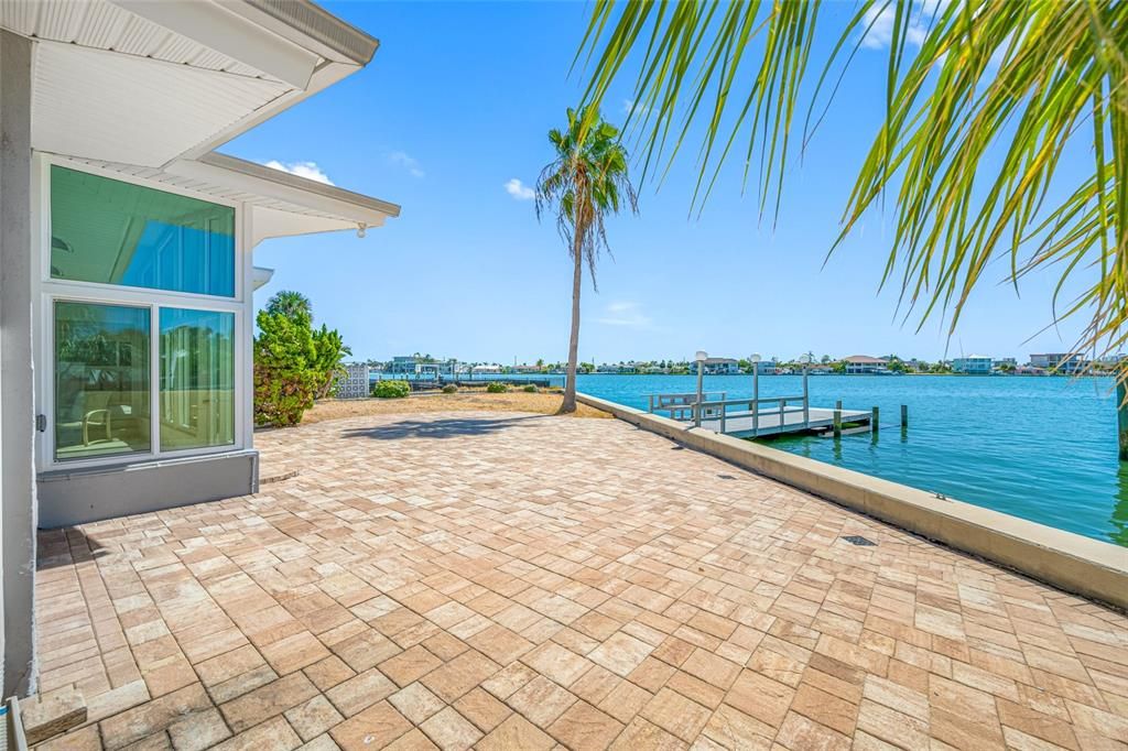 Active With Contract: $1,100,000 (3 beds, 3 baths, 1806 Square Feet)