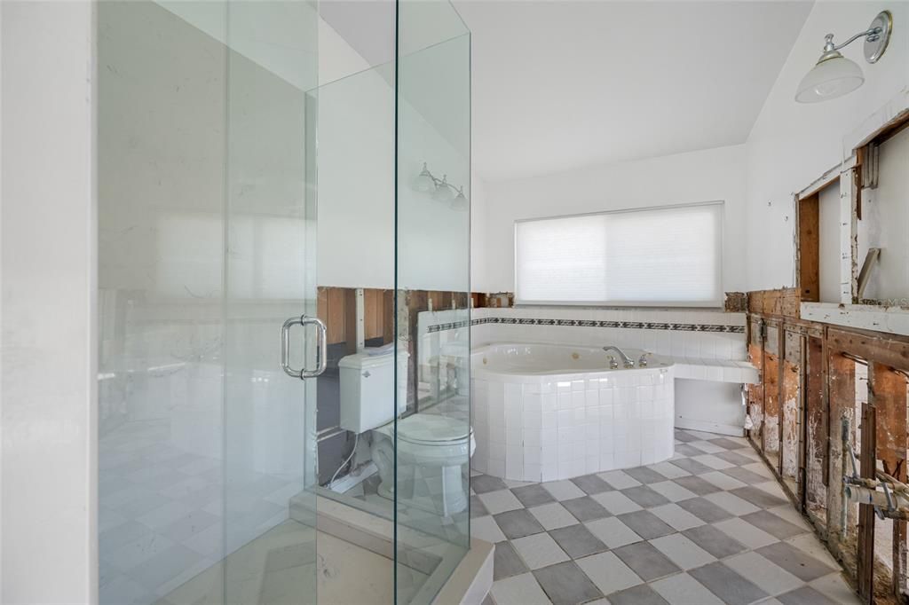 Active With Contract: $1,100,000 (3 beds, 3 baths, 1806 Square Feet)