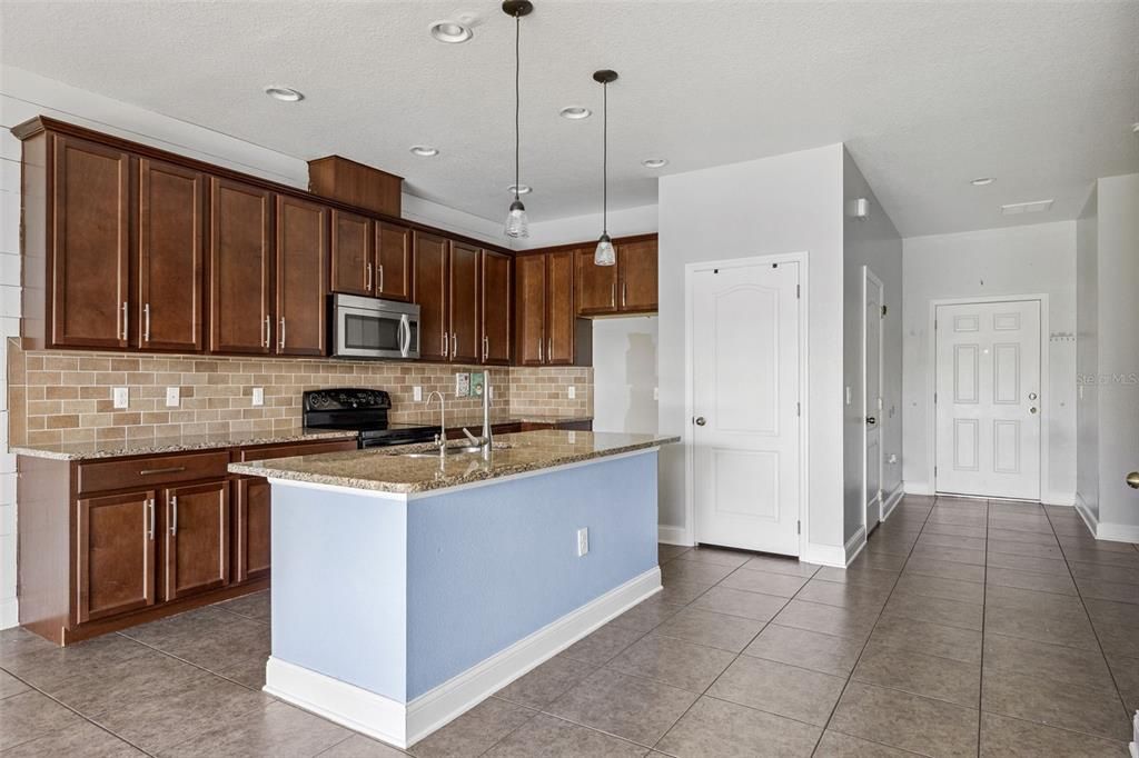 For Sale: $290,000 (3 beds, 3 baths, 1642 Square Feet)