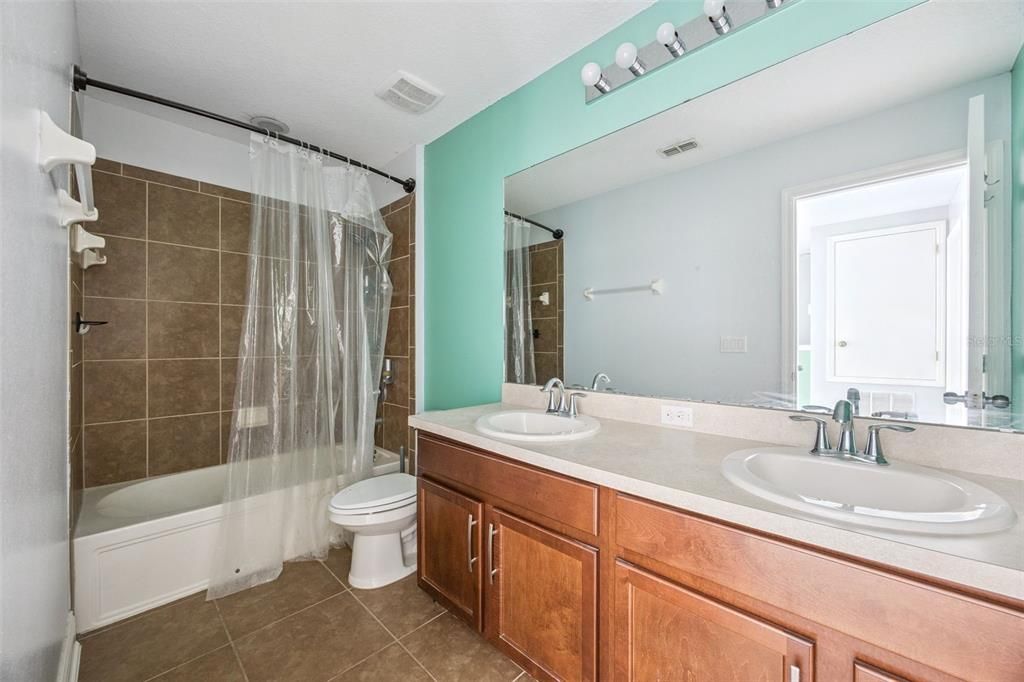 For Sale: $290,000 (3 beds, 3 baths, 1642 Square Feet)