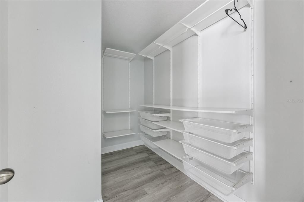 For Sale: $290,000 (3 beds, 3 baths, 1642 Square Feet)