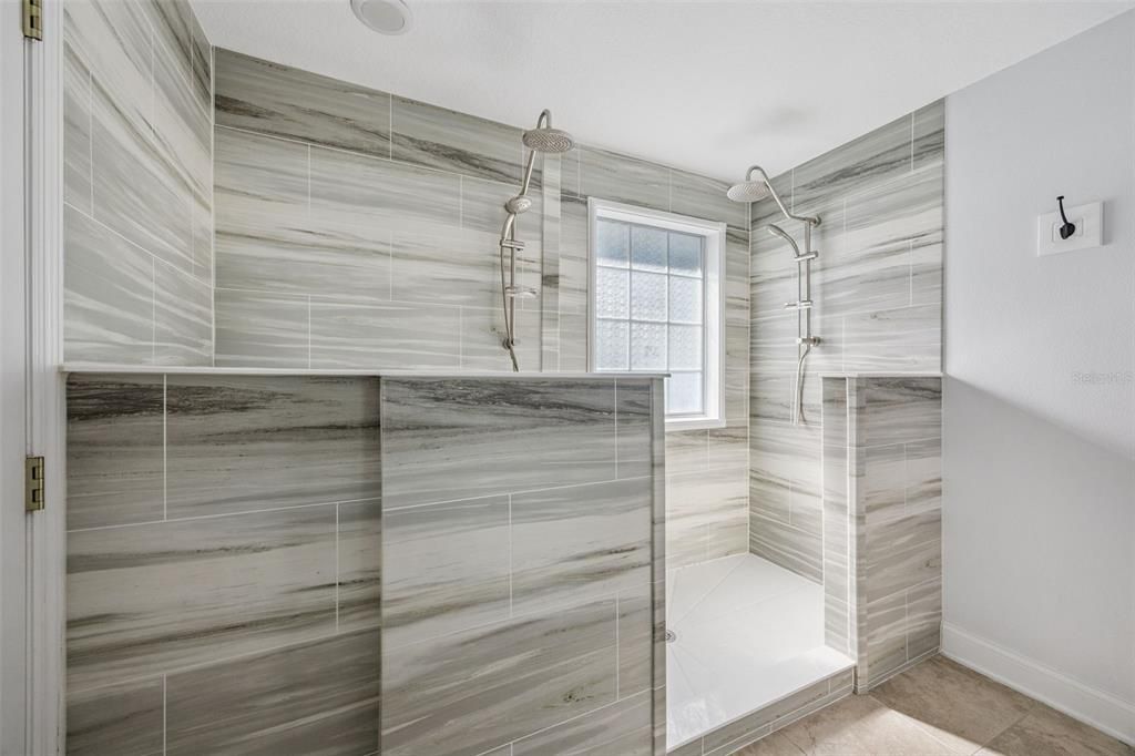 For Sale: $290,000 (3 beds, 3 baths, 1642 Square Feet)