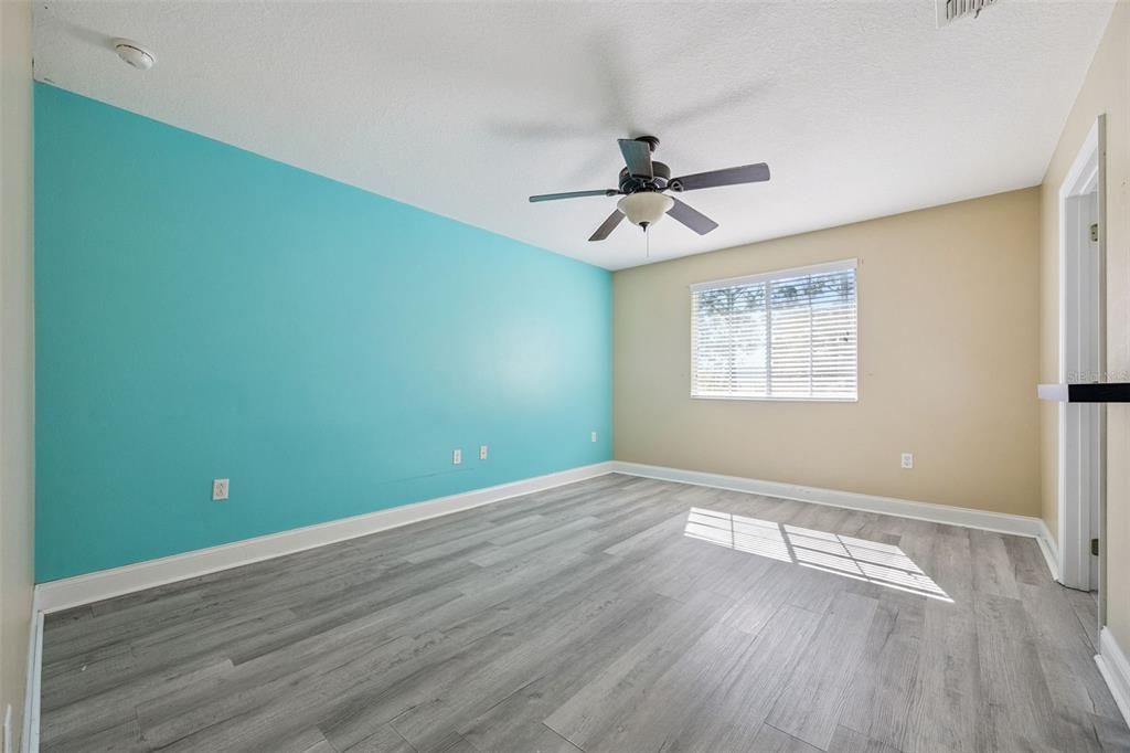 For Sale: $290,000 (3 beds, 3 baths, 1642 Square Feet)