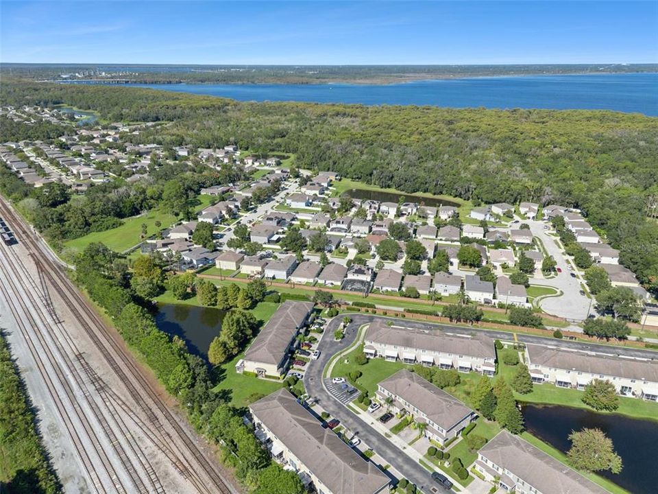 For Sale: $290,000 (3 beds, 3 baths, 1642 Square Feet)