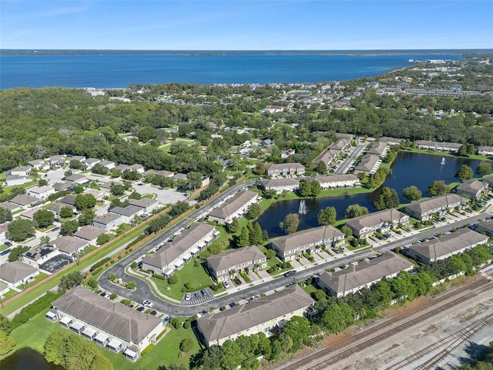 For Sale: $290,000 (3 beds, 3 baths, 1642 Square Feet)