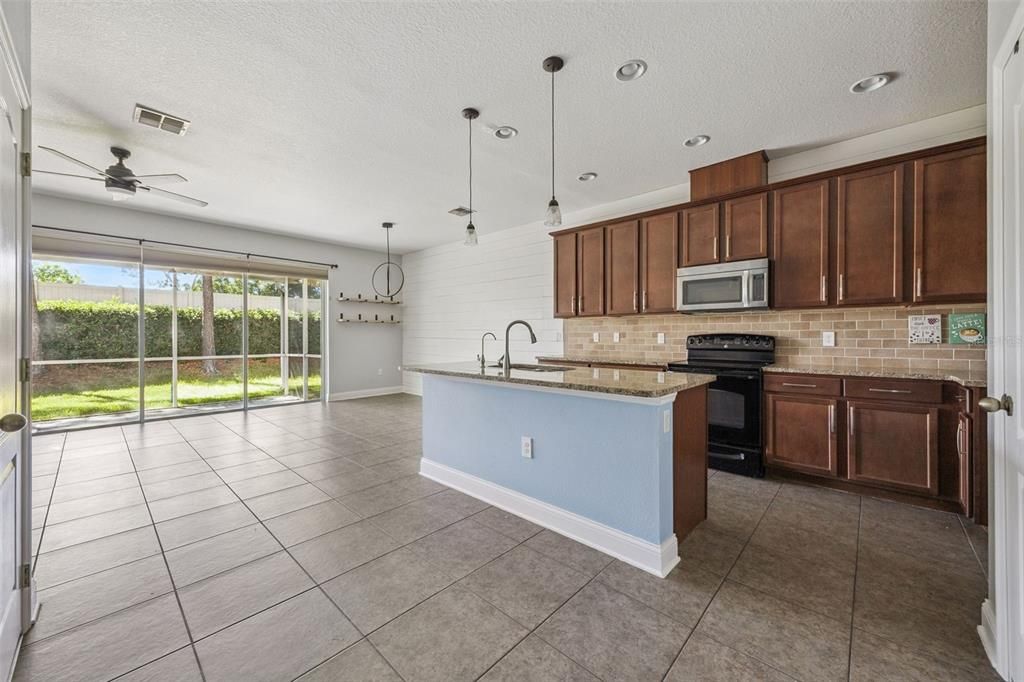 For Sale: $290,000 (3 beds, 3 baths, 1642 Square Feet)