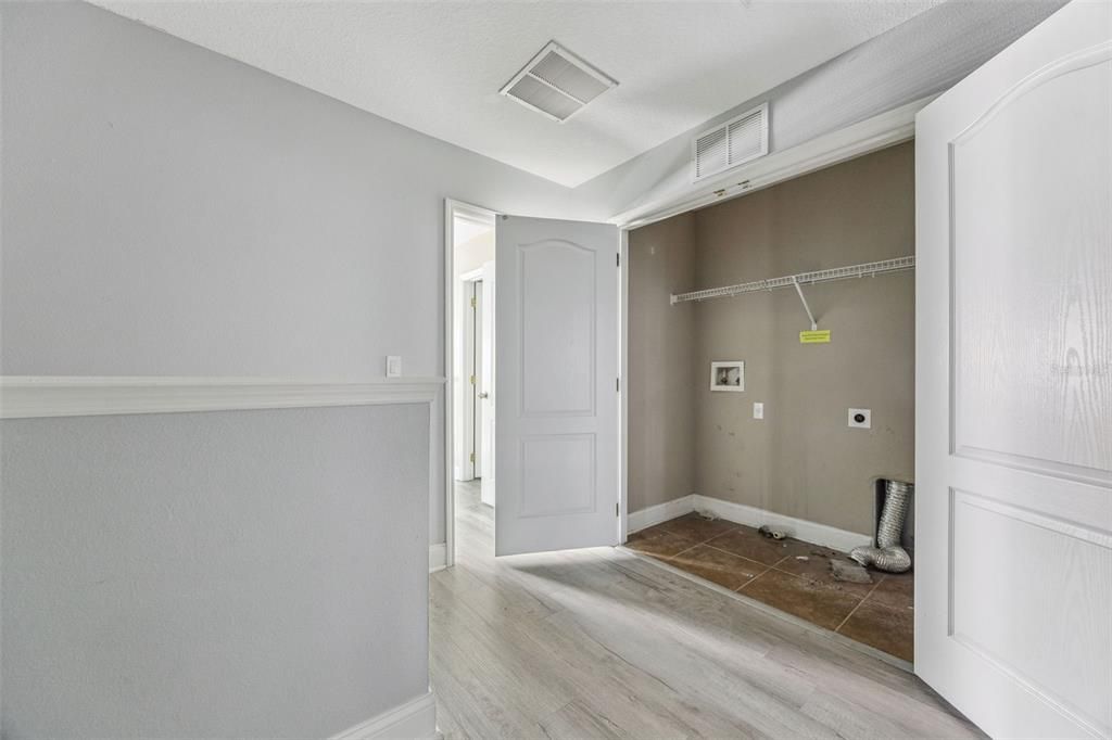 For Sale: $290,000 (3 beds, 3 baths, 1642 Square Feet)