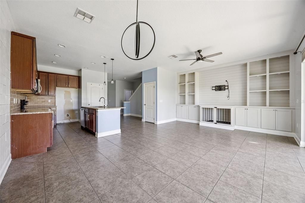 For Sale: $290,000 (3 beds, 3 baths, 1642 Square Feet)