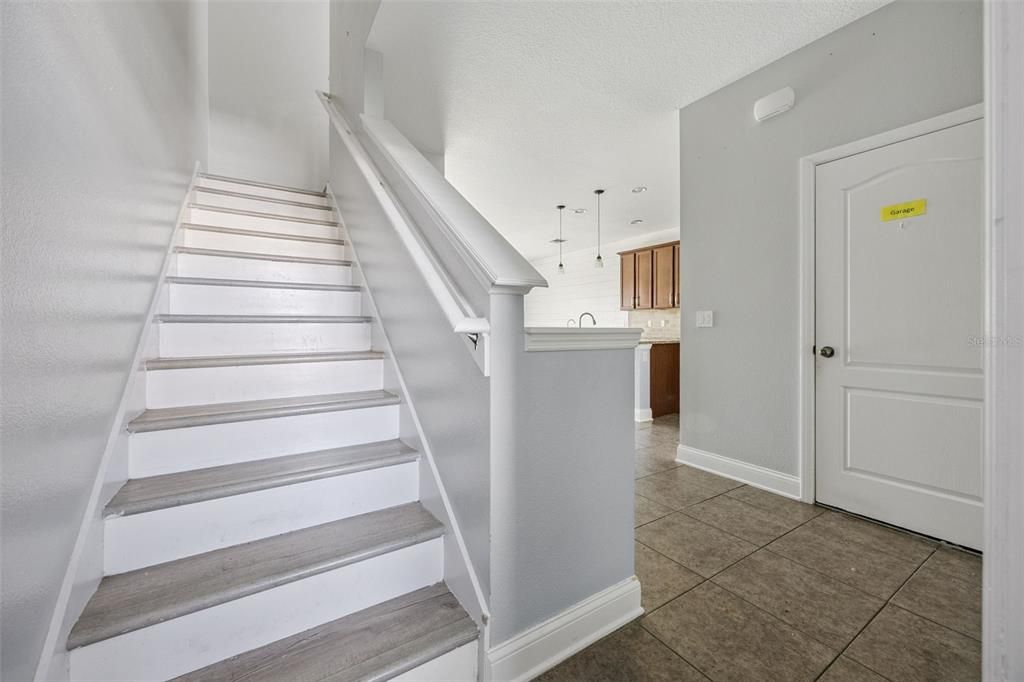 For Sale: $290,000 (3 beds, 3 baths, 1642 Square Feet)