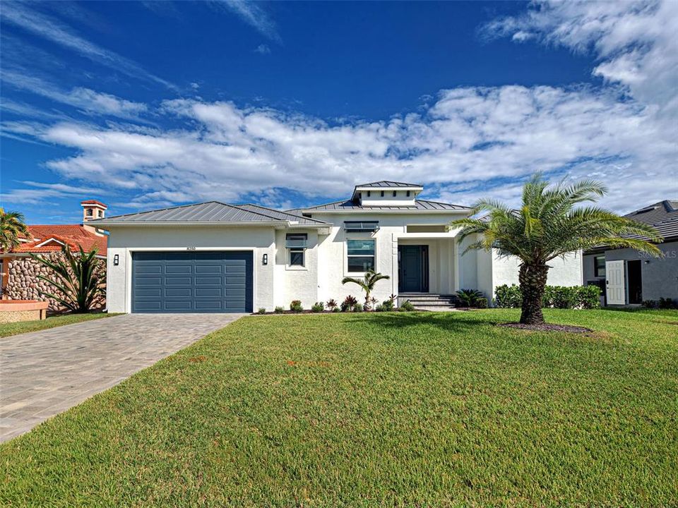 Activo con contrato: $885,000 (4 camas, 3 baños, 2104 Pies cuadrados)