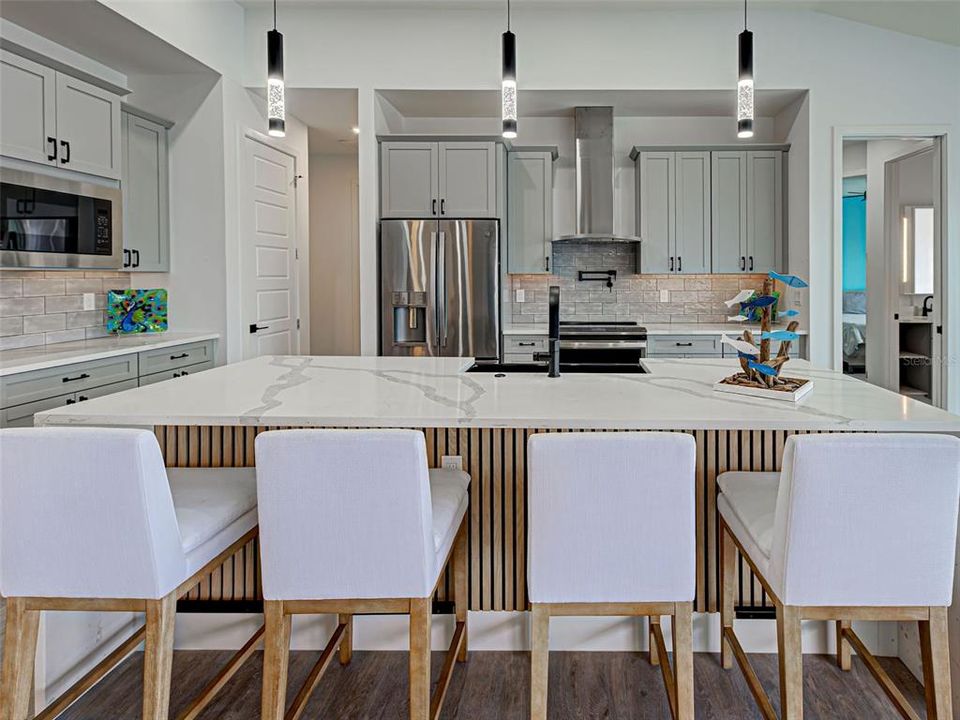 Activo con contrato: $885,000 (4 camas, 3 baños, 2104 Pies cuadrados)