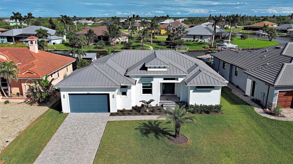 Activo con contrato: $885,000 (4 camas, 3 baños, 2104 Pies cuadrados)