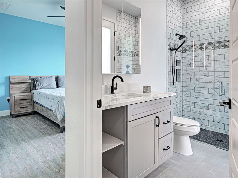 Activo con contrato: $885,000 (4 camas, 3 baños, 2104 Pies cuadrados)