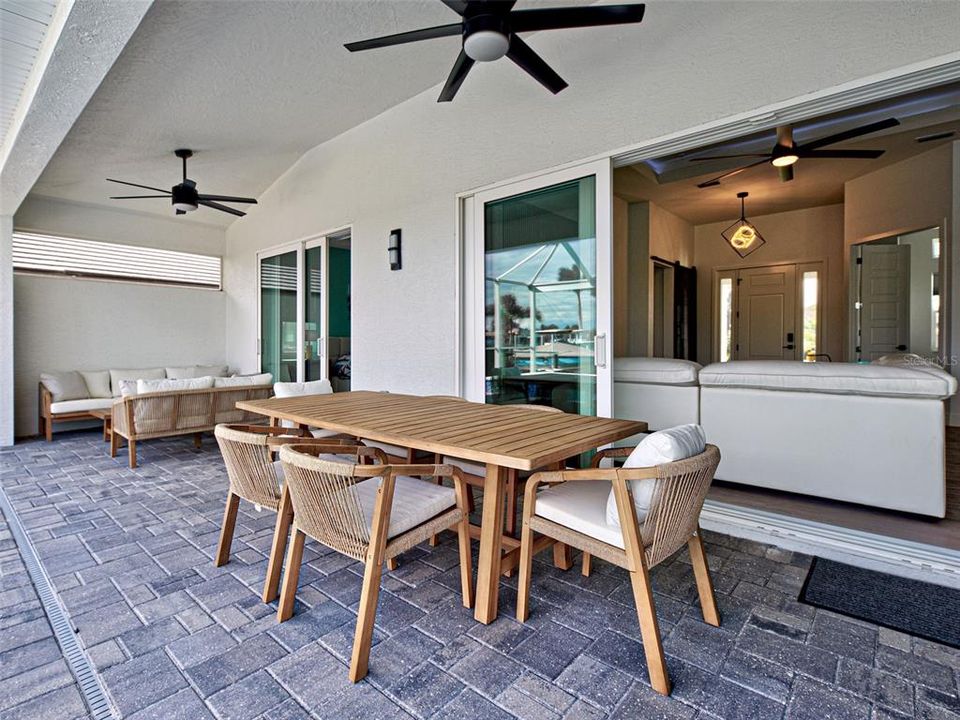 Activo con contrato: $885,000 (4 camas, 3 baños, 2104 Pies cuadrados)