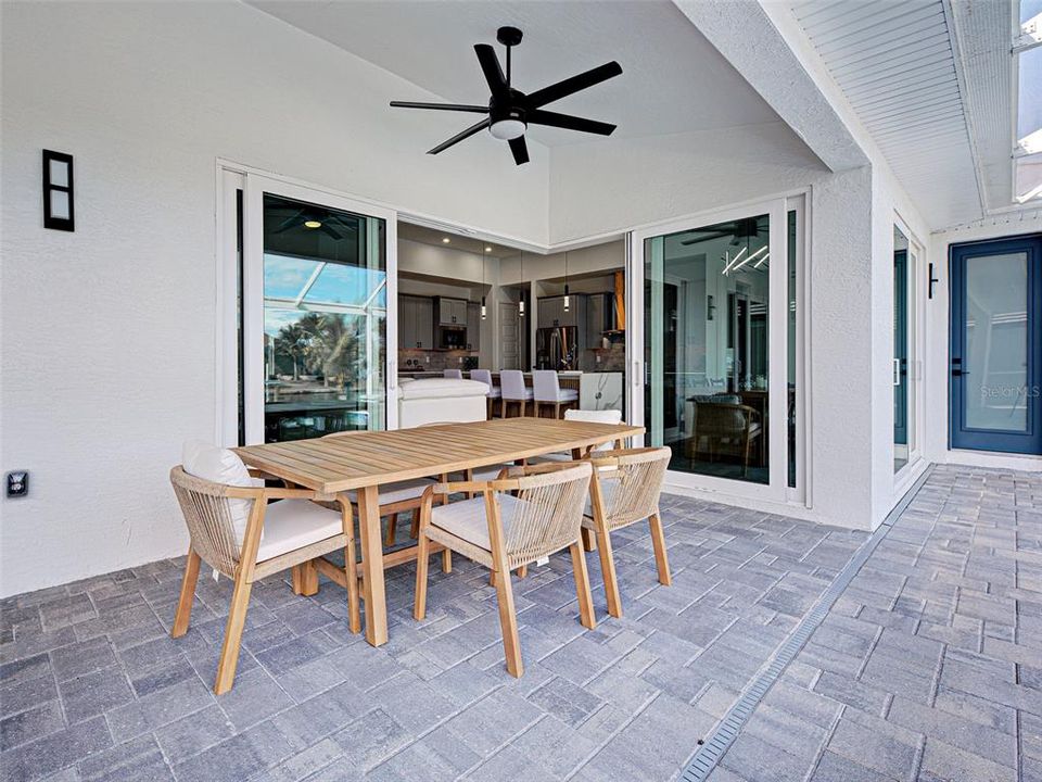 Activo con contrato: $885,000 (4 camas, 3 baños, 2104 Pies cuadrados)