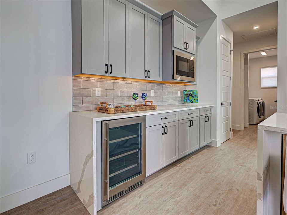 Activo con contrato: $885,000 (4 camas, 3 baños, 2104 Pies cuadrados)