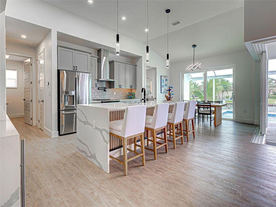 Activo con contrato: $885,000 (4 camas, 3 baños, 2104 Pies cuadrados)