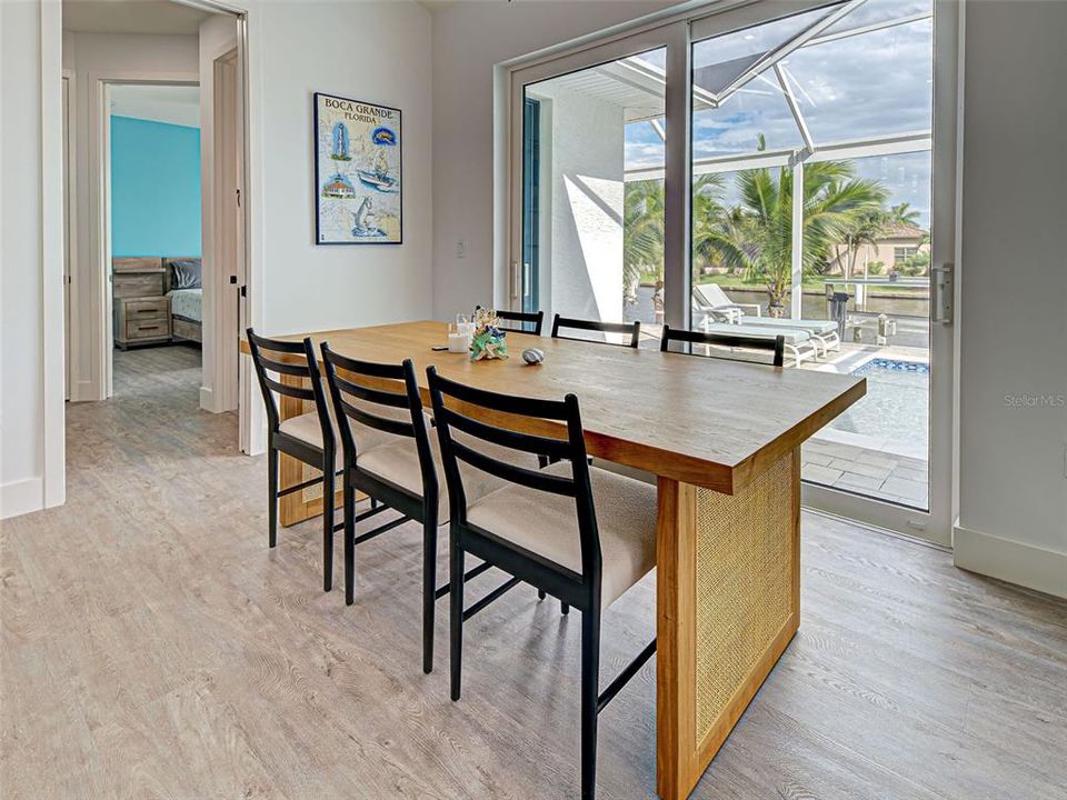 Activo con contrato: $885,000 (4 camas, 3 baños, 2104 Pies cuadrados)