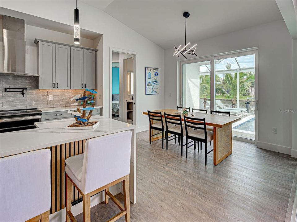 Activo con contrato: $885,000 (4 camas, 3 baños, 2104 Pies cuadrados)