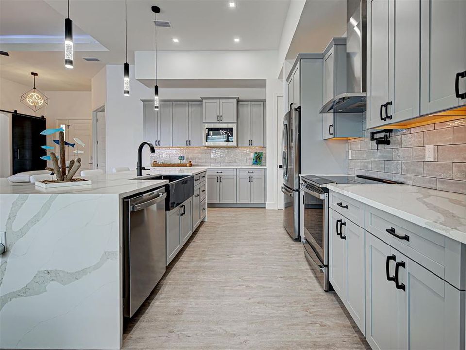 Activo con contrato: $885,000 (4 camas, 3 baños, 2104 Pies cuadrados)