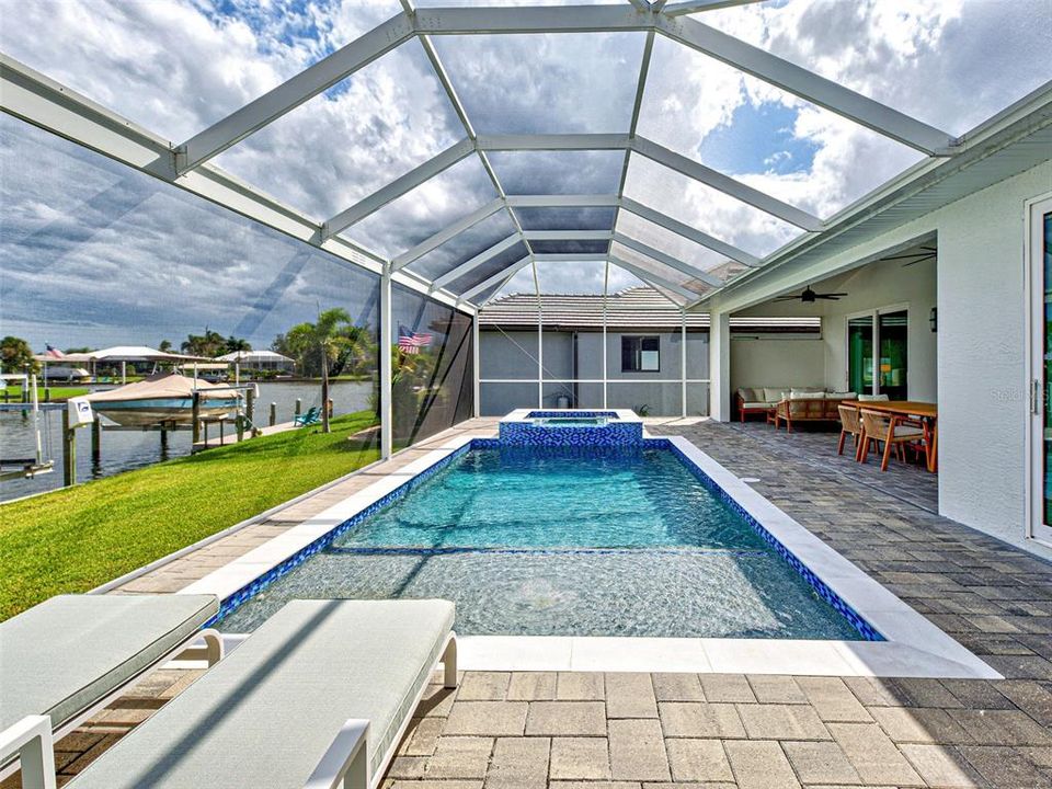 Activo con contrato: $885,000 (4 camas, 3 baños, 2104 Pies cuadrados)