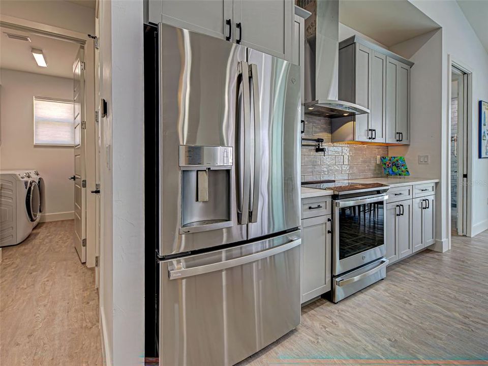 Activo con contrato: $885,000 (4 camas, 3 baños, 2104 Pies cuadrados)