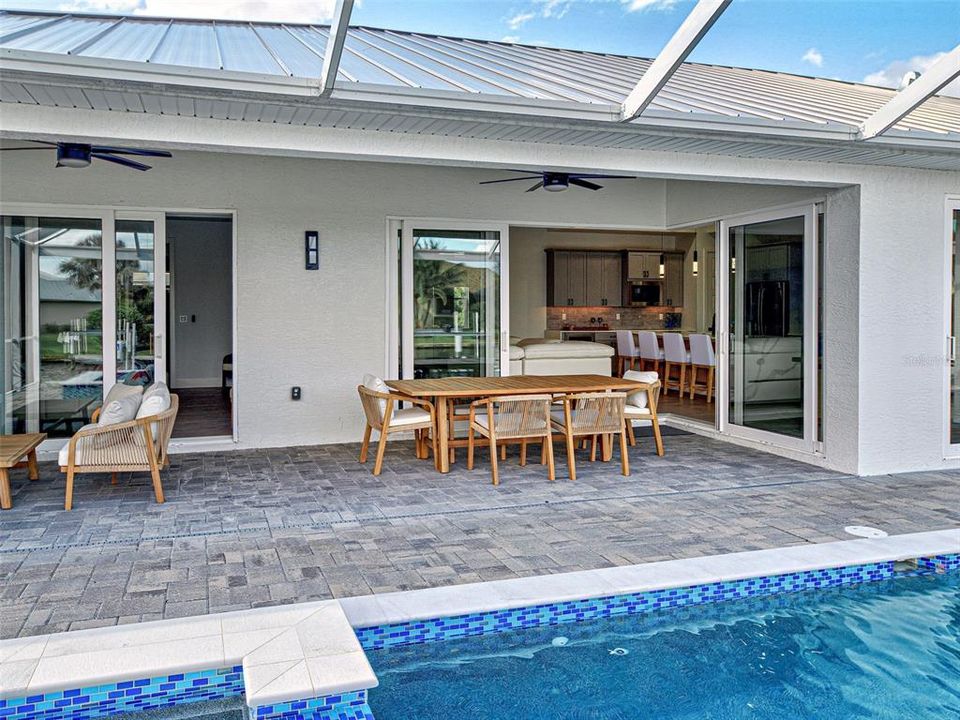 Activo con contrato: $885,000 (4 camas, 3 baños, 2104 Pies cuadrados)