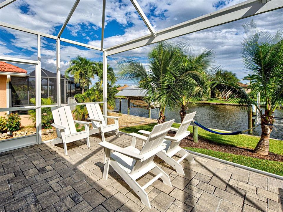 Activo con contrato: $885,000 (4 camas, 3 baños, 2104 Pies cuadrados)