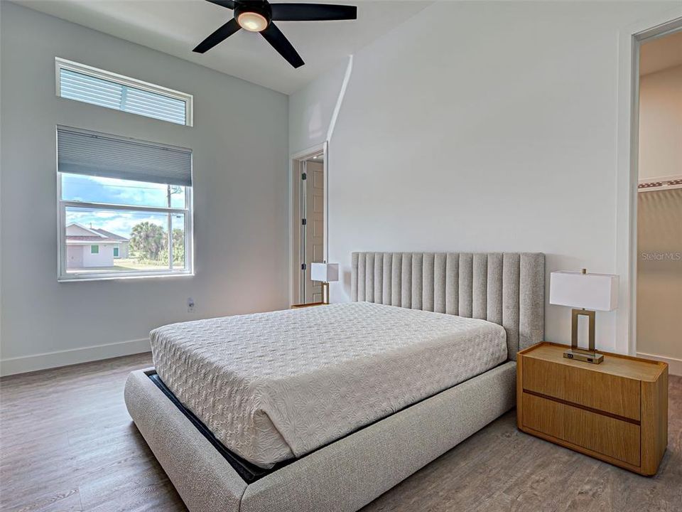 Activo con contrato: $885,000 (4 camas, 3 baños, 2104 Pies cuadrados)