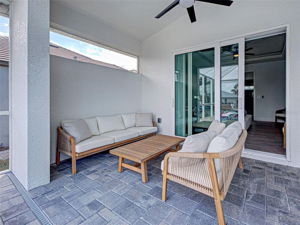 Activo con contrato: $885,000 (4 camas, 3 baños, 2104 Pies cuadrados)