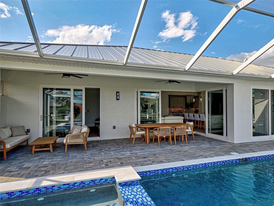 Activo con contrato: $885,000 (4 camas, 3 baños, 2104 Pies cuadrados)