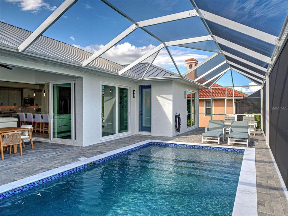 Activo con contrato: $885,000 (4 camas, 3 baños, 2104 Pies cuadrados)