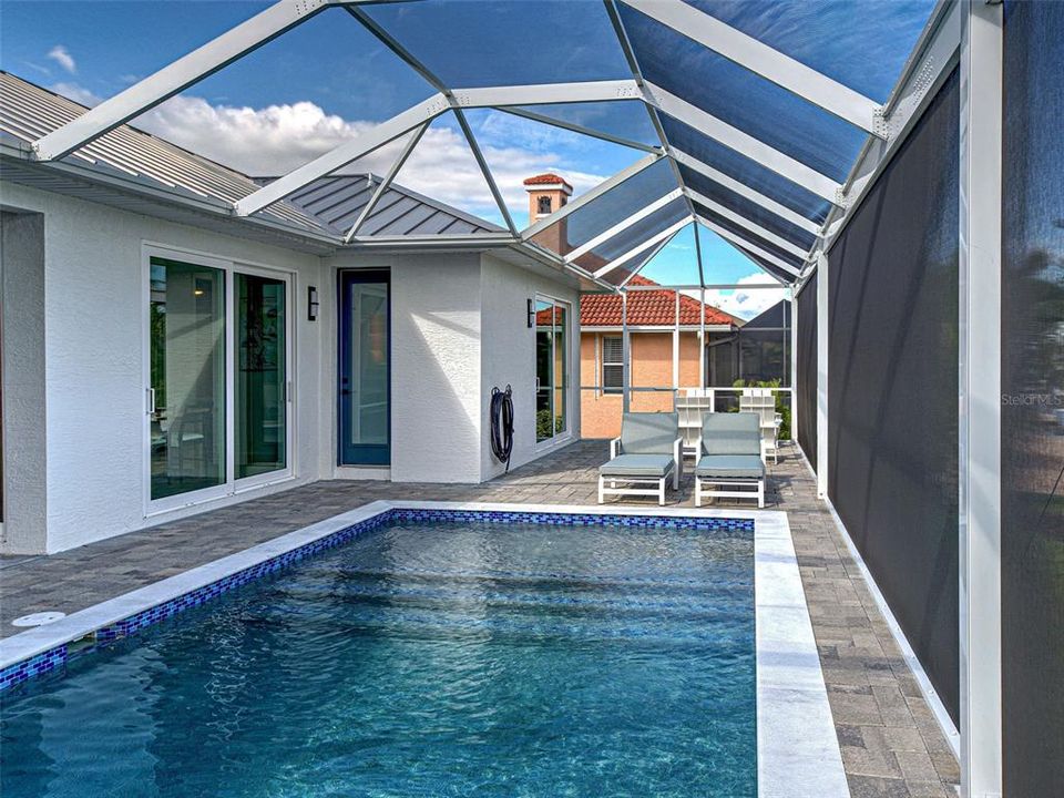 Activo con contrato: $885,000 (4 camas, 3 baños, 2104 Pies cuadrados)