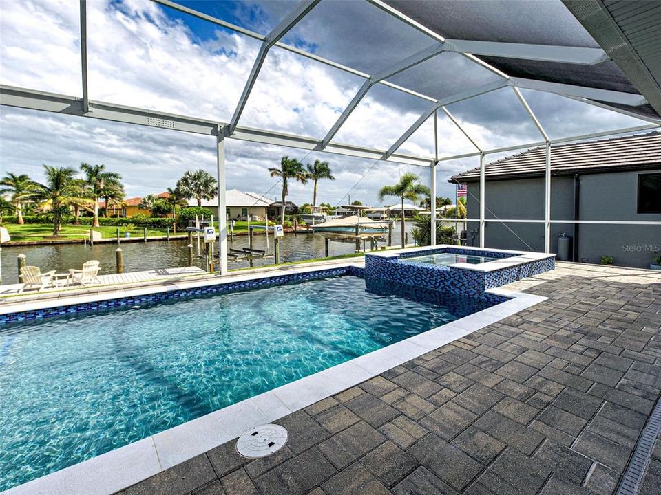 Activo con contrato: $885,000 (4 camas, 3 baños, 2104 Pies cuadrados)