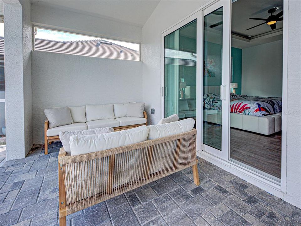 Activo con contrato: $885,000 (4 camas, 3 baños, 2104 Pies cuadrados)