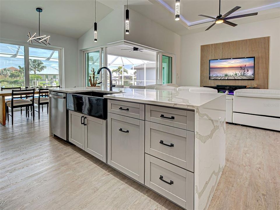 Activo con contrato: $885,000 (4 camas, 3 baños, 2104 Pies cuadrados)