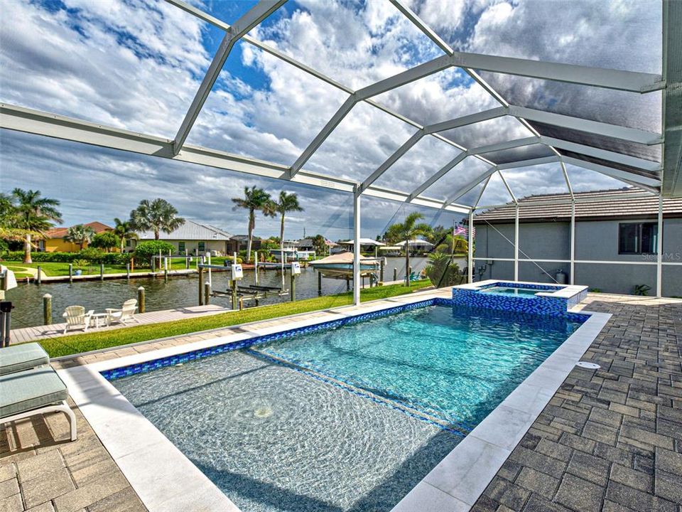 Activo con contrato: $885,000 (4 camas, 3 baños, 2104 Pies cuadrados)