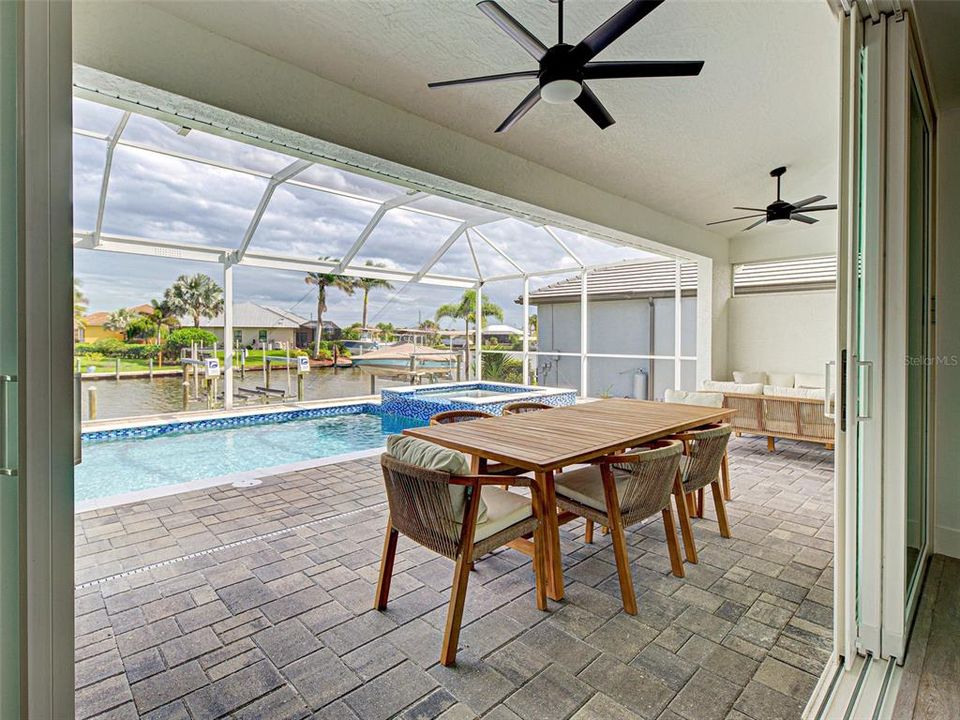 Activo con contrato: $885,000 (4 camas, 3 baños, 2104 Pies cuadrados)